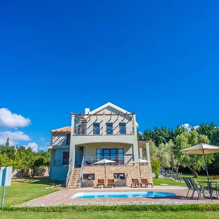Filon Ktima Beachfront Upscale Karavádhos
