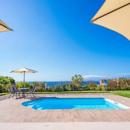 Filon Ktima Beachfront Upscale فيلة Karavádhos