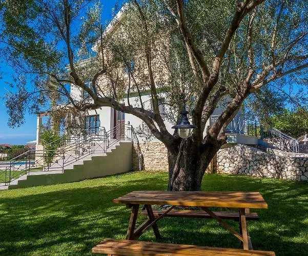 Filon Ktima Beachfront Upscale Villa *