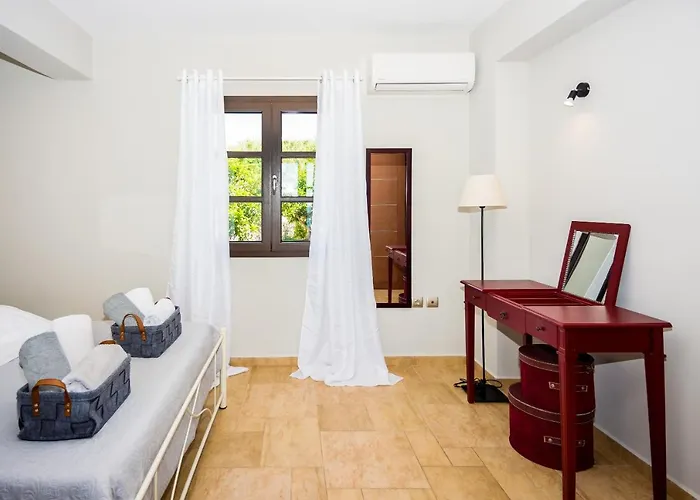 Villa Filon Ktima Beachfront Upscale *