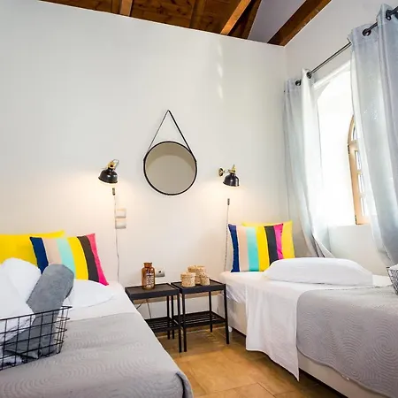 Filon Ktima Beachfront Upscale Karavádhos