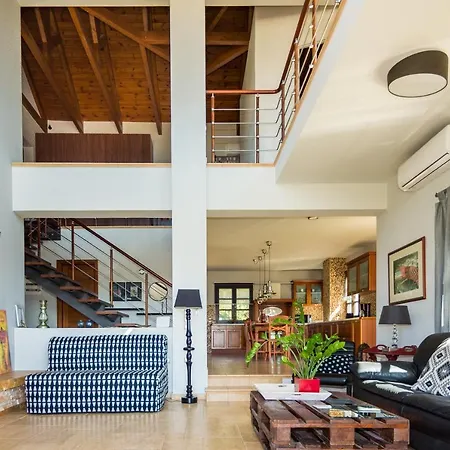 Filon Ktima Beachfront Upscale Villa *