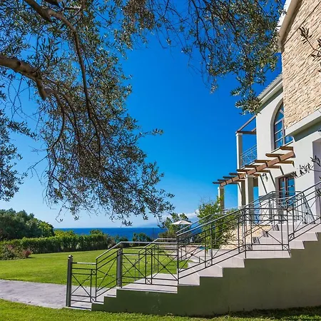 Filon Ktima Beachfront Upscale Karavádhos