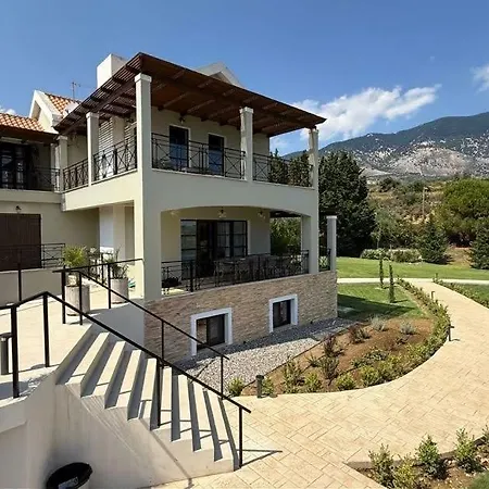 Filon Ktima Beachfront Upscale 빌라 Karavádhos
