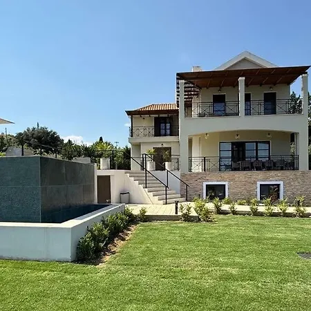 Filon Ktima Beachfront Upscale Villa