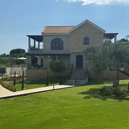 Filon Ktima Beachfront Upscale Karavádhos