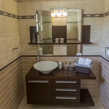 Filon Ktima Beachfront Upscale * Karavádhos