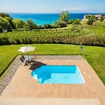 Filon Ktima Beachfront Upscale Karavádhos