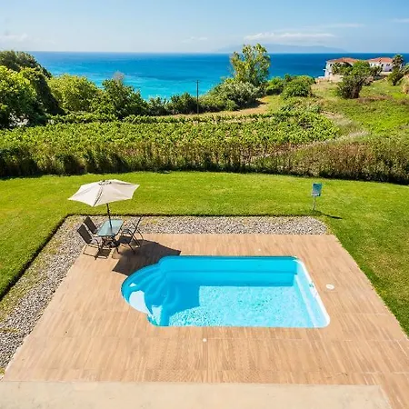 Filon Ktima Beachfront Upscale Karavádhos