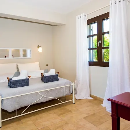 Filon Ktima Beachfront Upscale Vilă Karavádhos