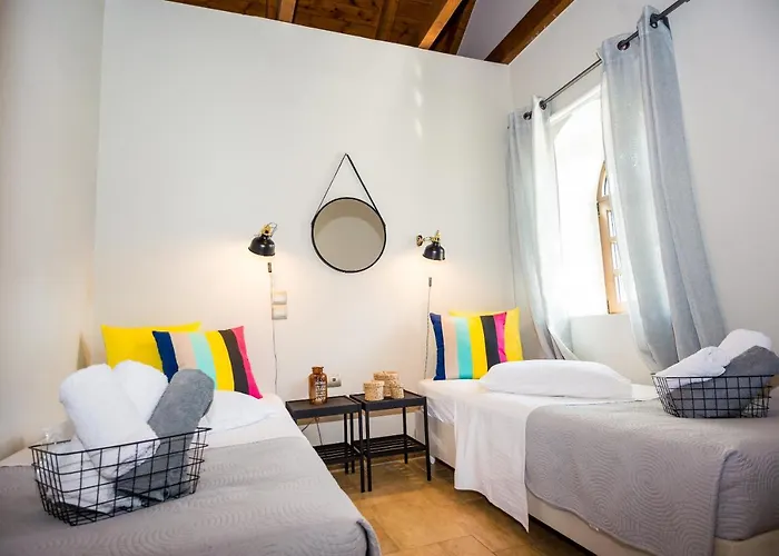 Filon Ktima Beachfront Upscale Karavádhos