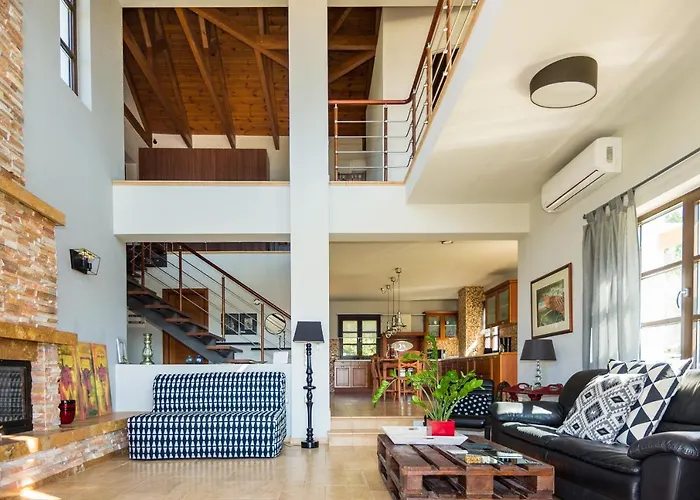Filon Ktima Beachfront Upscale Villa *