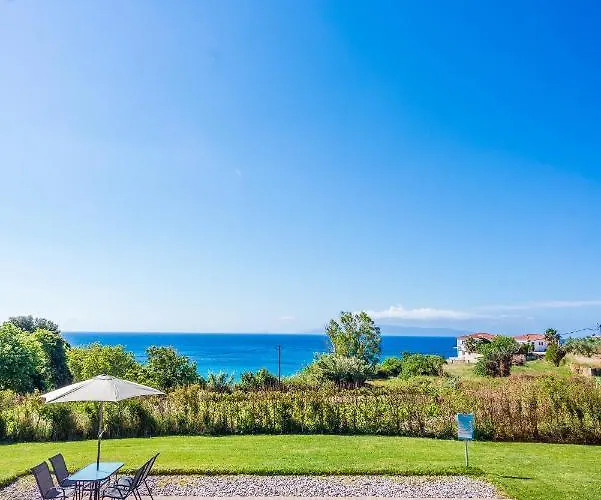 Filon Ktima Beachfront Upscale Karavádhos
