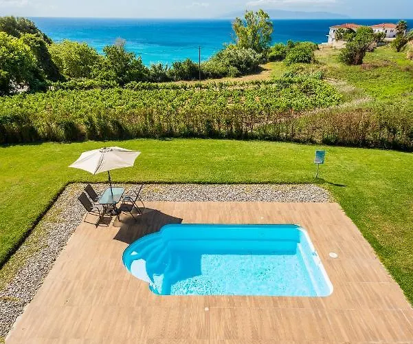 Filon Ktima Beachfront Upscale Karavádhos