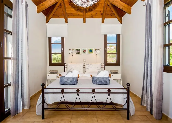 Filon Ktima Beachfront Upscale