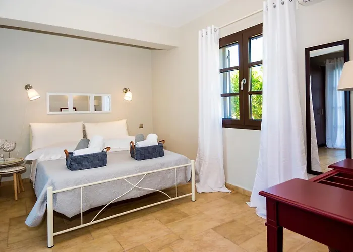 Filon Ktima Beachfront Upscale Villa Karavádhos