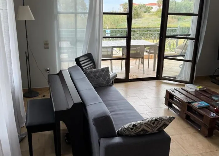 Filon Ktima Beachfront Upscale Villa *